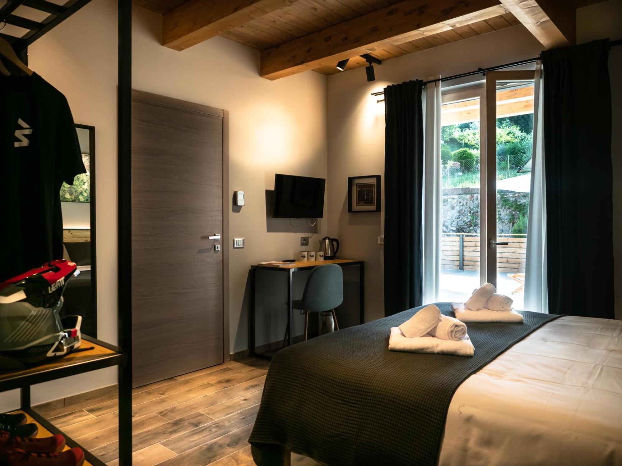 Hotel Sleep 'N' Ride Massa Marittima Exterior foto
